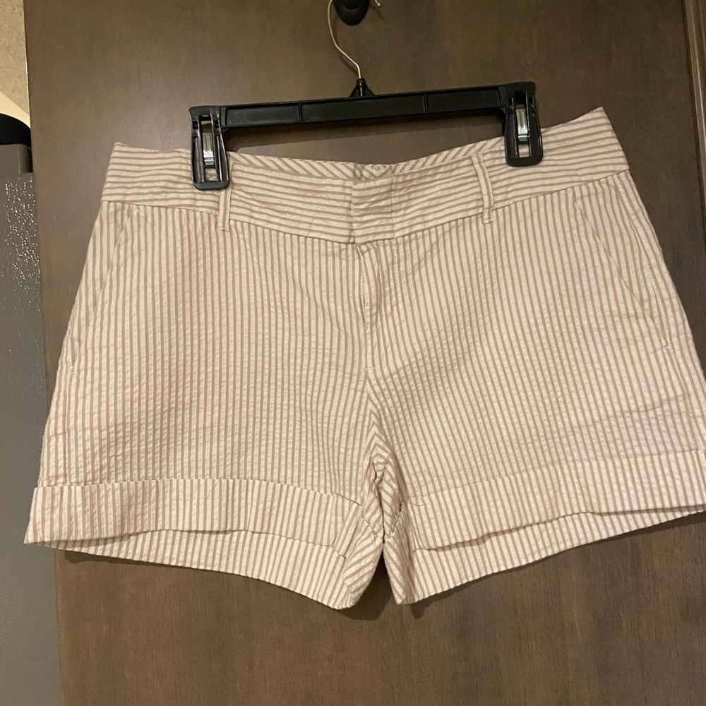 Tommy Hilfiger Beige & White Striped Sear Sucker Shorts Size 10